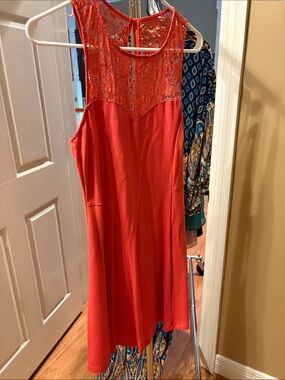 Lace Yoke Sleeveless Shift Dress